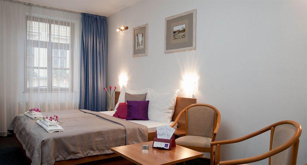 Hotel U Ceske Koruny Hradec Králové Exteriör bild