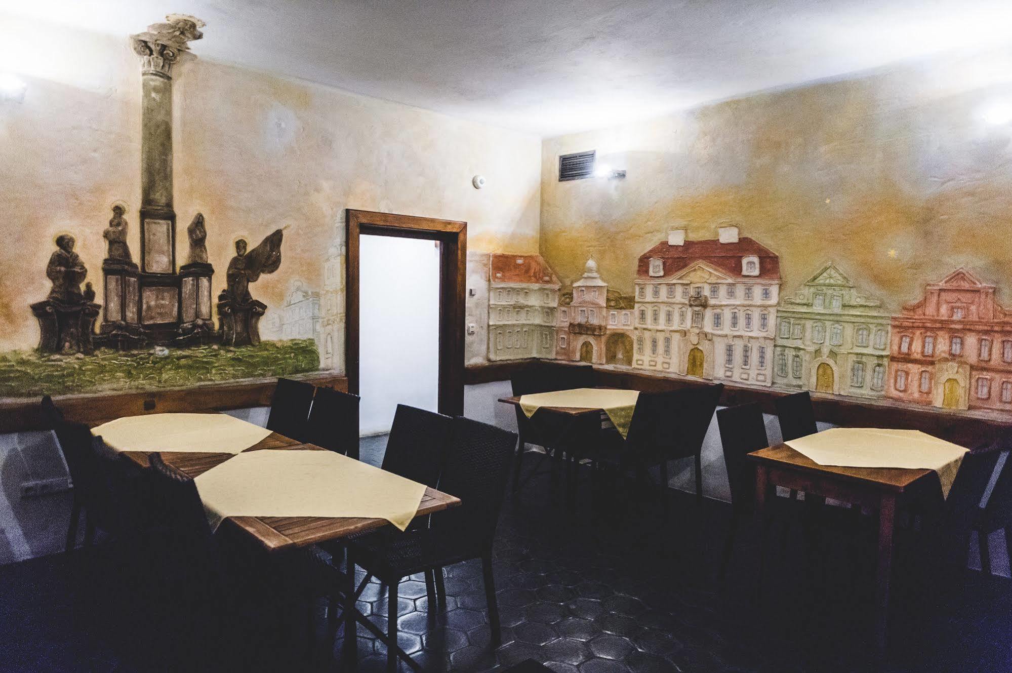 Hotel U Ceske Koruny Hradec Králové Exteriör bild