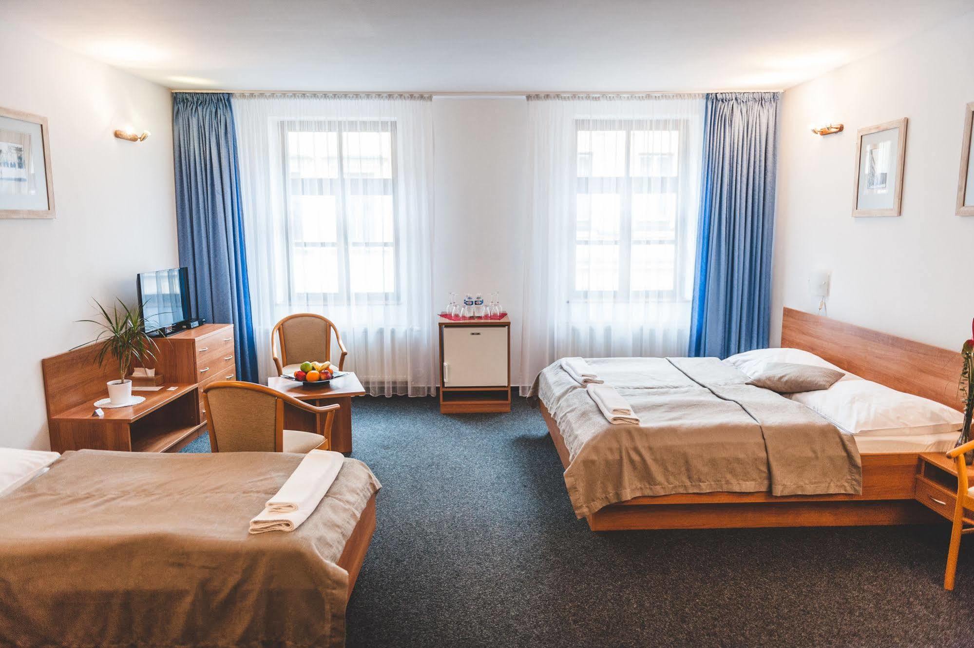 Hotel U Ceske Koruny Hradec Králové Exteriör bild