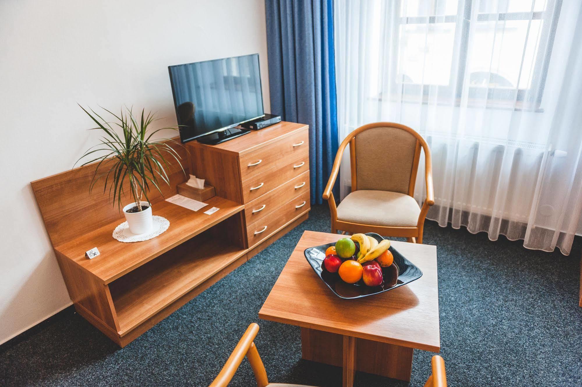 Hotel U Ceske Koruny Hradec Králové Exteriör bild