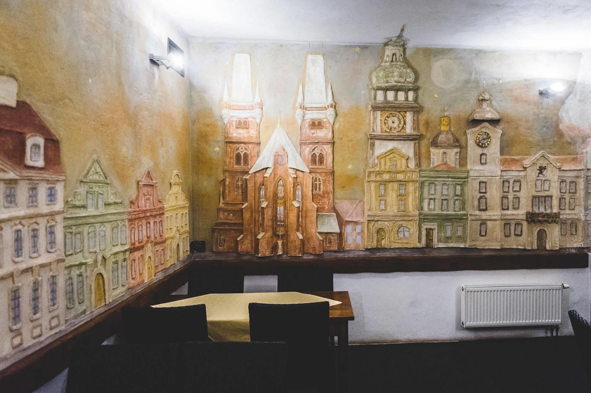 Hotel U Ceske Koruny Hradec Králové Exteriör bild